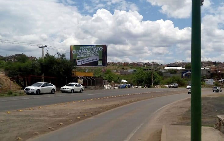 Espectacular GTO084S1 en Zona 1 Paso de Perales, Guanajuato, Guanajuato de One Marketing