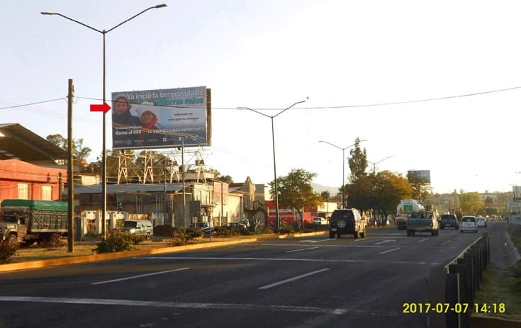 Espectacular MCH003N1 en Av. Morelos Norte #5570 Carr. Guadalajara-Morelia, Ángeles, Morelia de One Marketing