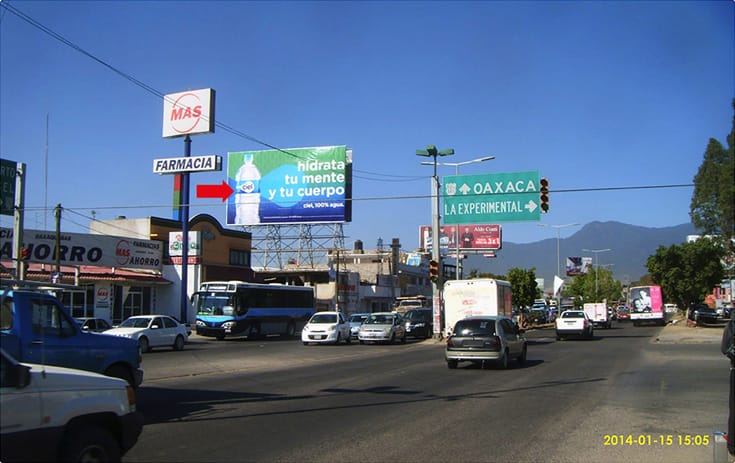Espectacular MSOAX007S1 en Av. Símbolos Patrios #101, San Antonio de La Cal, Oaxaca de One Marketing