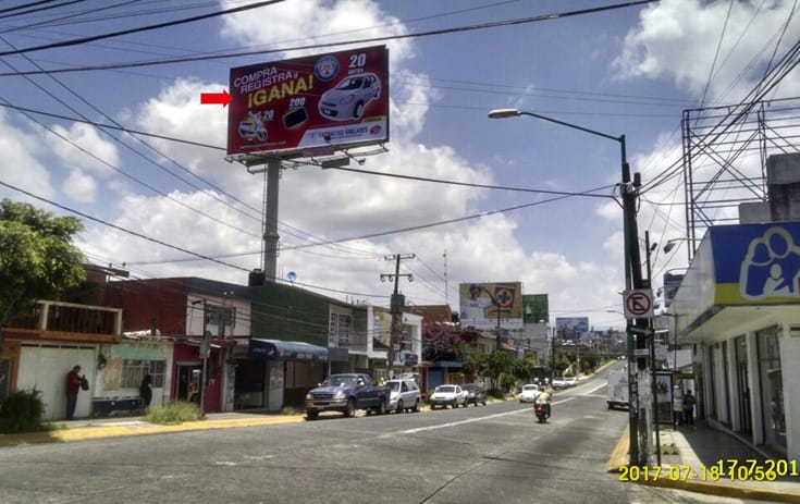 Espectacular VER025S1 en Modelo, Xalapa, Veracruz de One Marketing