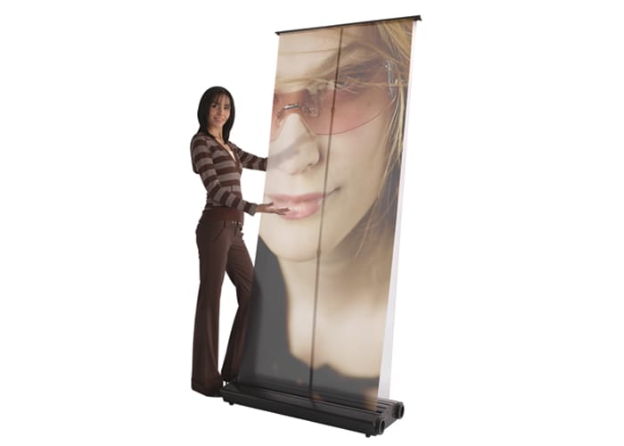 Display tipo Roll up Exterior de One Marketing